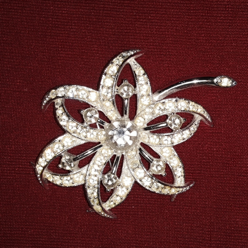 Sarah Coventry Vintage Rhinestone Brooch Pin